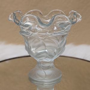 Viking Glass Leaf Satin Ruffled Rim Candy Dish Trinket Compote